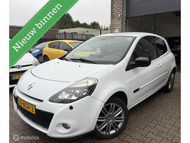 Wit Gebruikt 2010 Renault Clio II Hatchback | € 2.350 (Eerlijke prijs) - Afbeelding 1/4