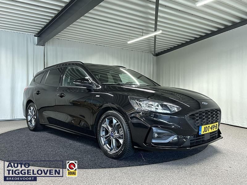 Zwart Gebruikt 2020 Ford Focus Business Edition Stationwagen | € 22.345 (Eerlijke prijs) - Afbeelding 1/4