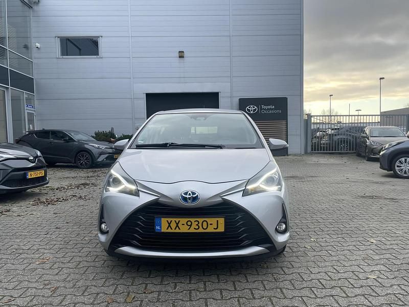 Occasion Toyota Yaris Hybrid Design 101 PK (74 kW) 2018 Grijs Hatchback