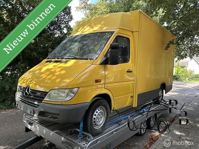 Geel Gebruikt 2001 Mercedes Sprinter Van | € 2.199 (Goede deal) - Afbeelding 1/4