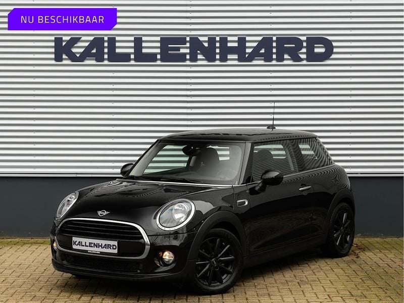 Zwart (metallic) Gebruikt 2019 Mini Cooper Hatchback | € 15.875 (Eerlijke prijs) - Afbeelding 1/4
