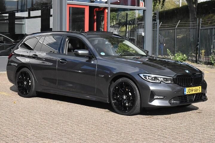 Occasion BMW 330e Executive 2022 Grijs (metallic) Stationwagen