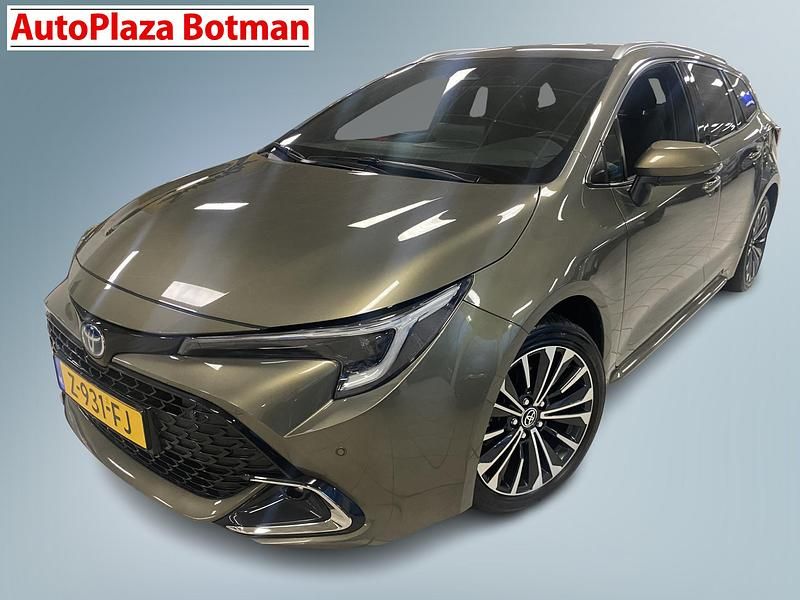 Groen Gebruikt 2024 Toyota Corolla Hybrid Stationwagen | € 32.950 (Iets duurder) - Afbeelding 1/4