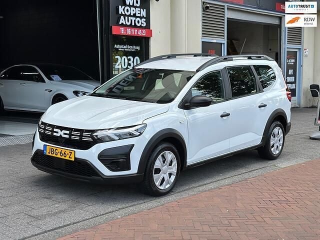 Wit Gebruikt 2023 Dacia Jogger Expression MPV | € 18.950 (Eerlijke prijs) - Afbeelding 1/4