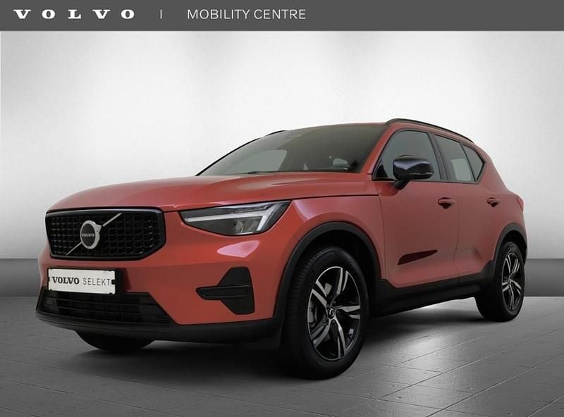 Rood Gebruikt 2025 Volvo XC40 Plus SUV | € 47.445 (Eerlijke prijs) - Afbeelding 1/4