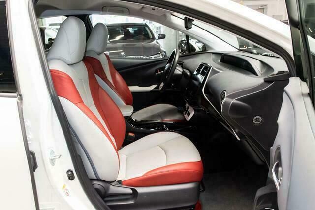 Occasion Toyota Prius Lounge 98 PK (72 kW) 2017 Wit Hatchback