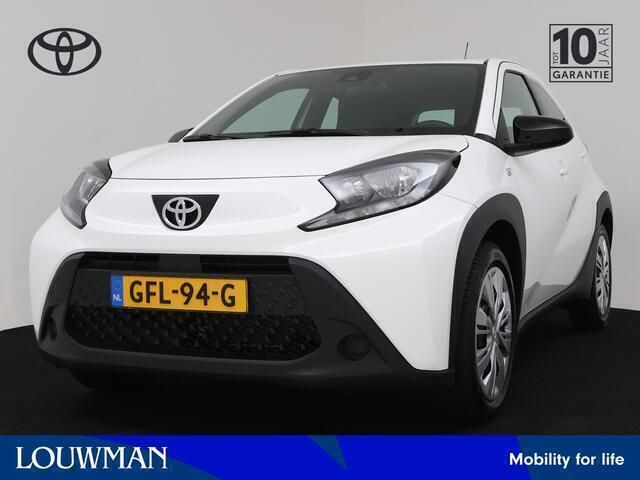 Wit Gebruikt 2024 Toyota Aygo Play Hatchback | € 17.945 (Eerlijke prijs) - Afbeelding 1/4