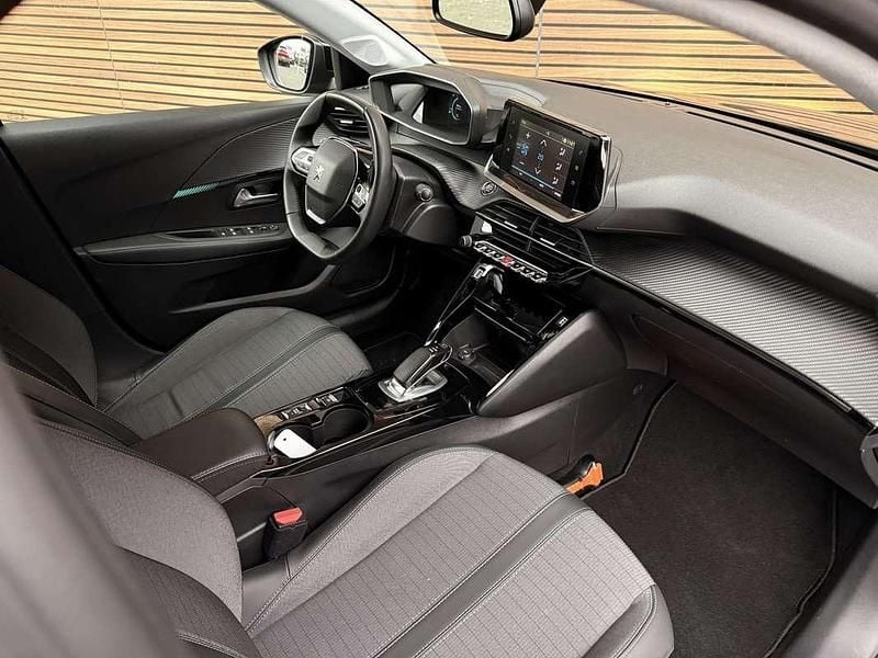 Occasion Peugeot e-208 Allure 100 kW (136 PK) 2022 Zwart (metallic) Hatchback