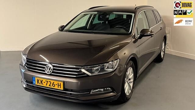 Bruin Gebruikt 2015 VW Passat Highline Stationwagen | € 12.950 (Goede deal) - Afbeelding 1/4
