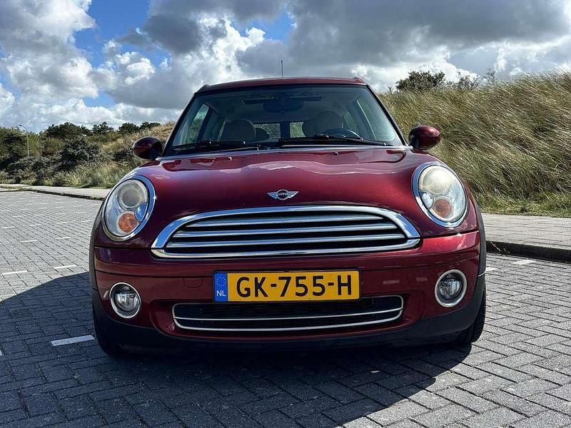 Rood Gebruikt 2009 Mini Cooper Clubman Stationwagen | € 3.800 (Goede deal) - Afbeelding 1/4