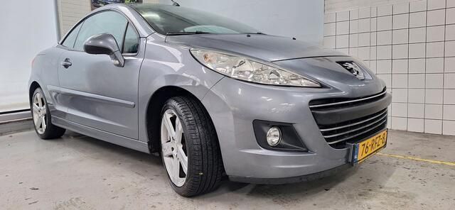 Grijs, metallic lak Gebruikt 2009 Peugeot 207 CC Cabriolet | € 5.450 (Duur) - Afbeelding 1/4