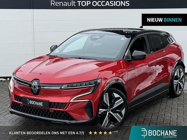 Vlamrood met dak in sterzwart Occasion 2022 Renault Megane E-Tech Iconic Hatchback | € 25.945 (Eerlijke prijs) - Afbeelding 1/4