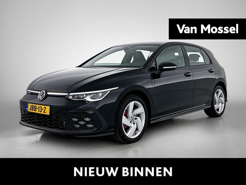 Zwart Gebruikt 2022 VW Golf VIII GTE Hatchback | € 26.400 (Goede deal) - Afbeelding 1/4
