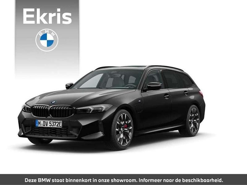 Zwart Nieuw 2025 BMW 330e Comfort Edition Stationwagen | € 73.711 (Eerlijke prijs) - Afbeelding 1/4