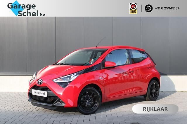 Occasion Toyota Aygo 74 PK (54 kW) 2021 Rood Hatchback