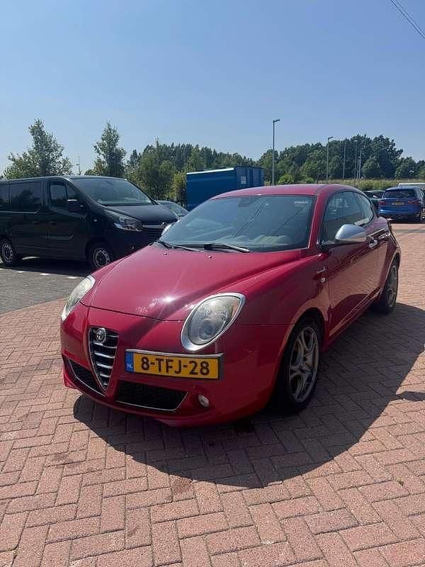 Rood Gebruikt 2014 Alfa Romeo MiTo Hatchback | € 6.000 (Eerlijke prijs) - Afbeelding 1/4