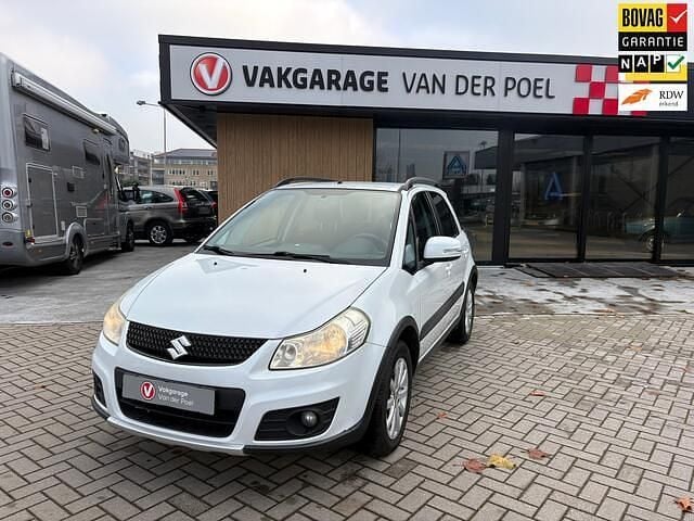 Wit (metallic) Gebruikt 2012 Suzuki SX4 MPV | € 5.950 (Goede deal) - Afbeelding 1/4