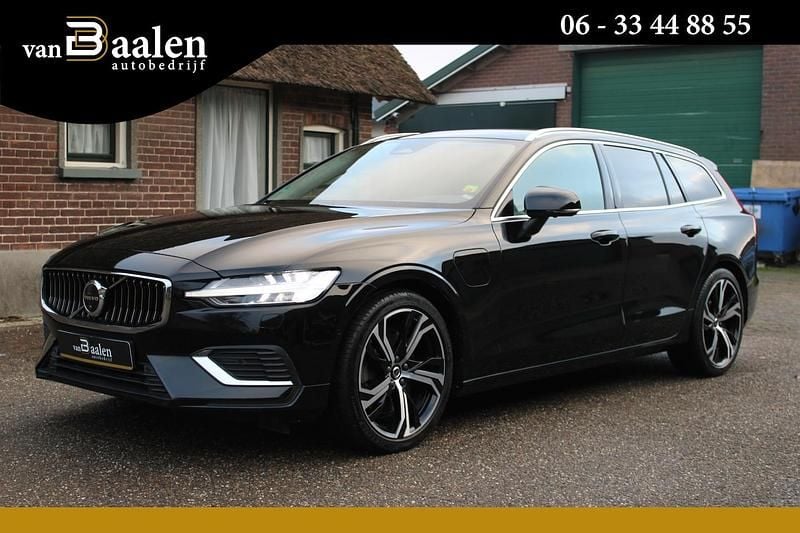 Zwart (metallic) Gebruikt 2022 Volvo V60 Stationwagen | € 29.950 (Super prijs) - Afbeelding 1/4