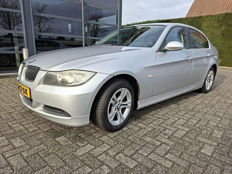 Zilver Occasion 2007 BMW 318 Sedan | € 3.000 (Eerlijke prijs) - Afbeelding 1/4