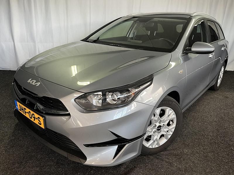 Grijs Gebruikt 2023 Kia Ceed Stationwagen | € 17.950 (Super prijs) - Afbeelding 1/4