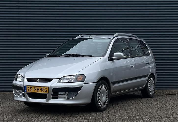 Grijs (metallic) Occasion 2004 Mitsubishi Space Star MPV | € 1.250 (Eerlijke prijs) - Afbeelding 1/4