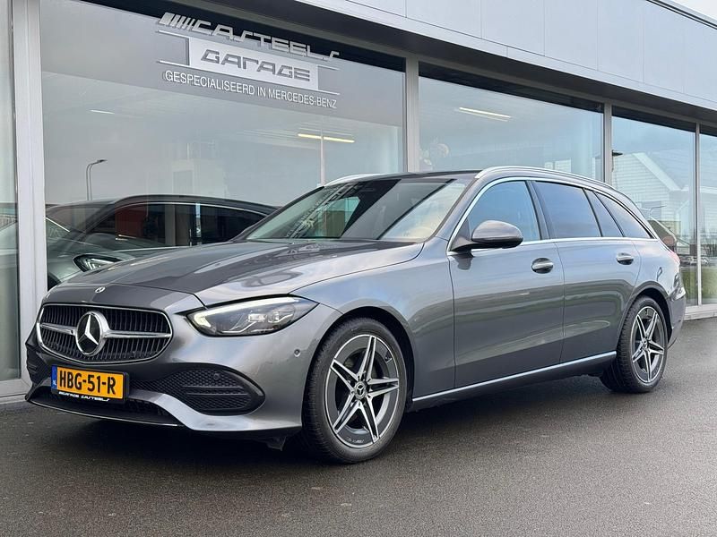Grijs Gebruikt 2023 Mercedes C180 Business Stationwagen | € 36.950 (Goede deal) - Afbeelding 1/4