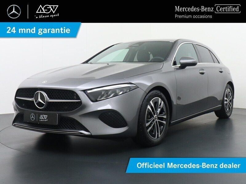 Grijs Gebruikt 2024 Mercedes A180 Luxury Hatchback | € 35.895 (Iets duurder) - Afbeelding 1/4