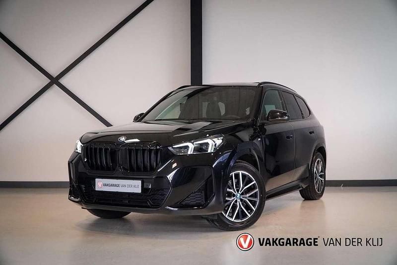 Zwart Gebruikt 2024 BMW X1 M Sport SUV | € 57.450 (Duur) - Afbeelding 1/4