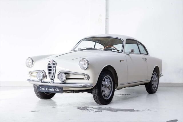 Beige Gebruikt 1957 Alfa Romeo Giulietta Sprint Hatchback | € 79.500 - Afbeelding 1/4