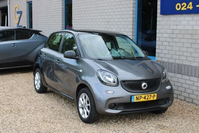 Grijs, metallic lak Gebruikt 2017 Smart ForFour Pure Hatchback | € 11.490 (Iets duurder) - Afbeelding 1/4