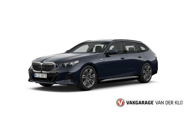 Zwart, metallic lak Gebruikt 2024 BMW 530e M Sport Stationwagen | € 62.950 - Afbeelding 1/4