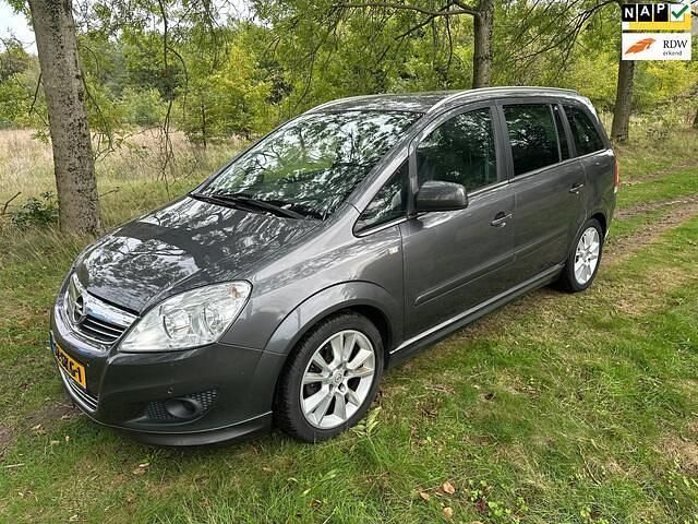 Grijs Gebruikt 2011 Opel Zafira Cosmo MPV | € 4.250 (Iets duurder) - Afbeelding 1/4