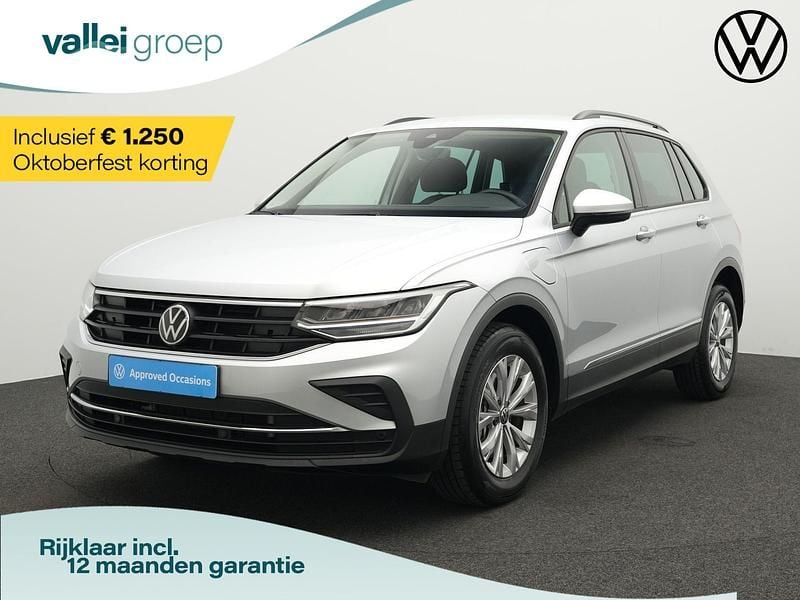 Zilver, metallic lak Gebruikt 2023 VW Tiguan Business SUV | € 35.650 (Super prijs) - Afbeelding 1/4