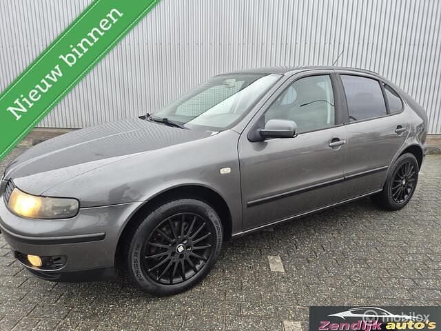 Grijs Occasion 2001 Seat Leon Hatchback | € 1.749 (Eerlijke prijs) - Afbeelding 1/4