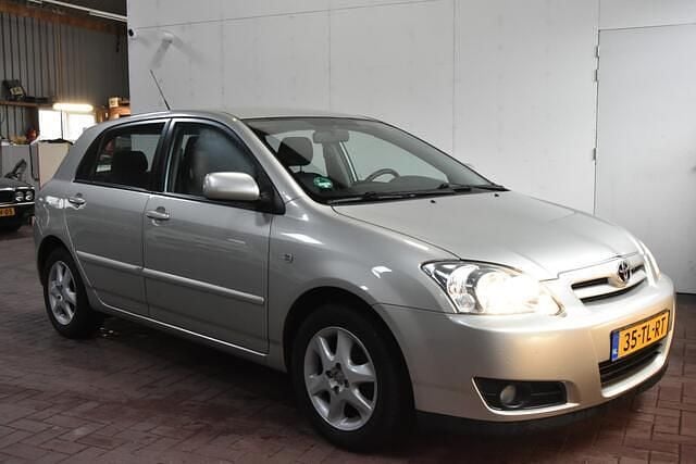 Grijs Gebruikt 2006 Toyota Corolla Anniversary Hatchback | € 4.750 (Eerlijke prijs) - Afbeelding 1/4