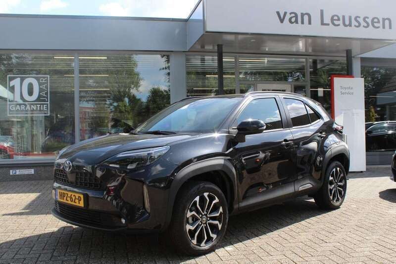 Zwart Gebruikt 2023 Toyota Yaris Cross Style SUV | € 28.740 (Eerlijke prijs) - Afbeelding 1/4