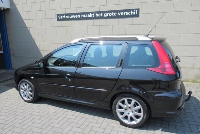 Zwart Gebruikt 2004 Peugeot 206 Griffe Hatchback | € 2.850 - Afbeelding 1/4