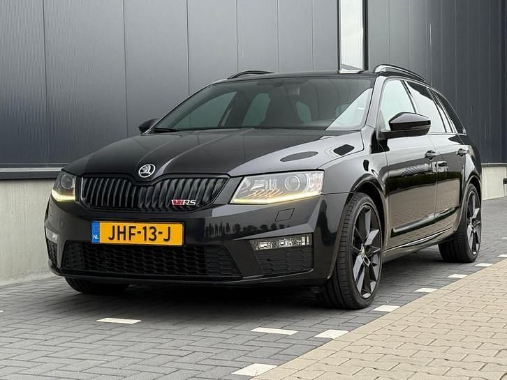 Zwart Gebruikt 2014 Skoda Octavia RS Stationwagen | € 14.950 (Goede deal) - Afbeelding 1/4