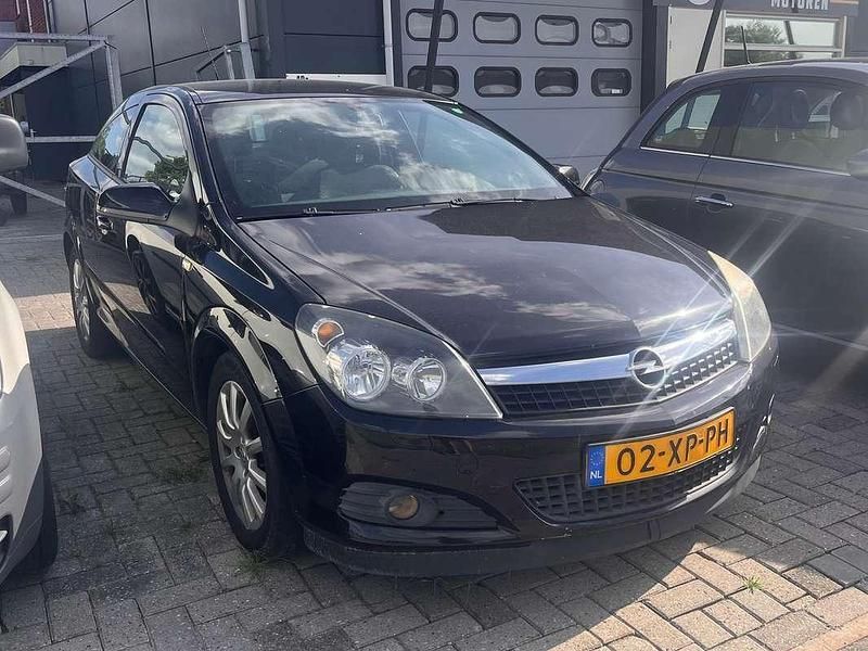 Zwart Gebruikt 2007 Opel Astra GTC Coupé | € 1.600 (Goede deal) - Afbeelding 1/4