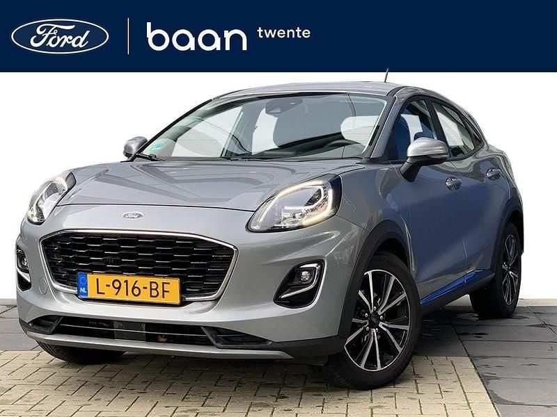 Grijs (metallic) Gebruikt 2021 Ford Puma Titanium SUV | € 16.950 (Goede deal) - Afbeelding 1/4