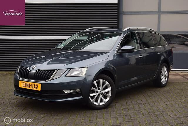 Grijs Gebruikt 2020 Skoda Octavia Business Line Stationwagen | € 17.950 (Eerlijke prijs) - Afbeelding 1/4