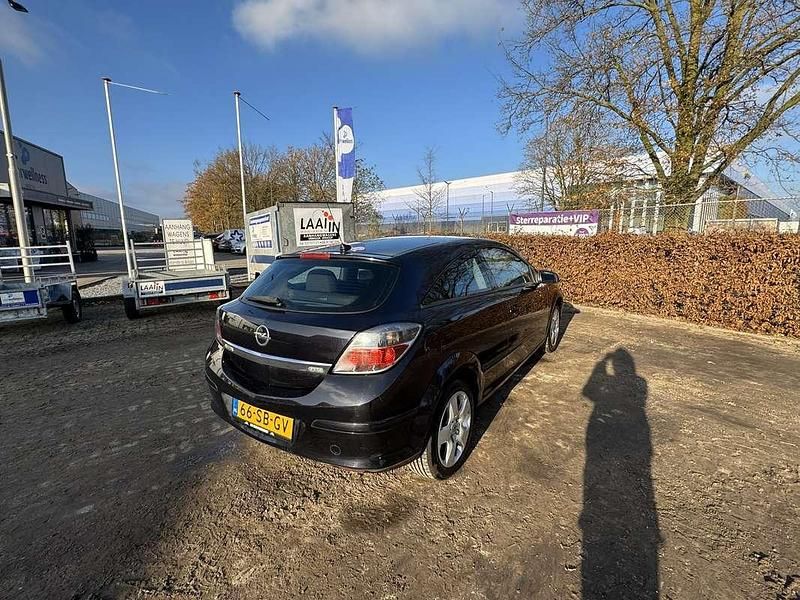 Occasion Opel Astra Executive 105 PK (77 kW) 2005 Zwart Coupé
