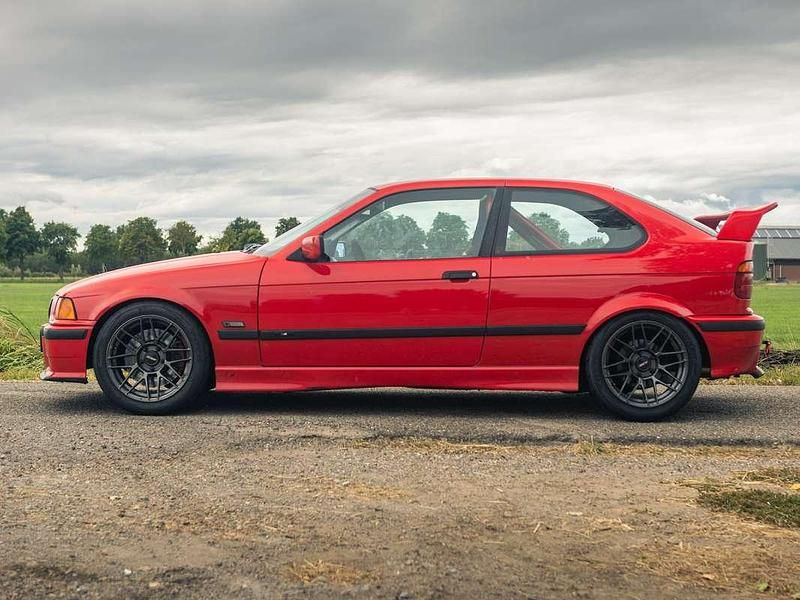 Rood Gebruikt 1998 BMW 330 Executive Hatchback | € 11.900 - Afbeelding 1/4