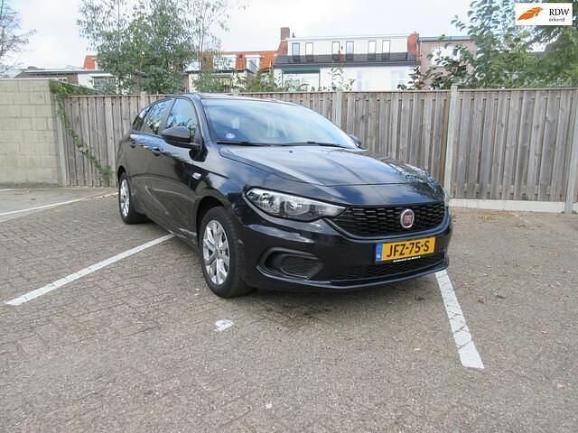 Zwart Gebruikt 2019 Fiat Tipo Lounge Stationwagen | € 9.450 (Super prijs) - Afbeelding 1/4