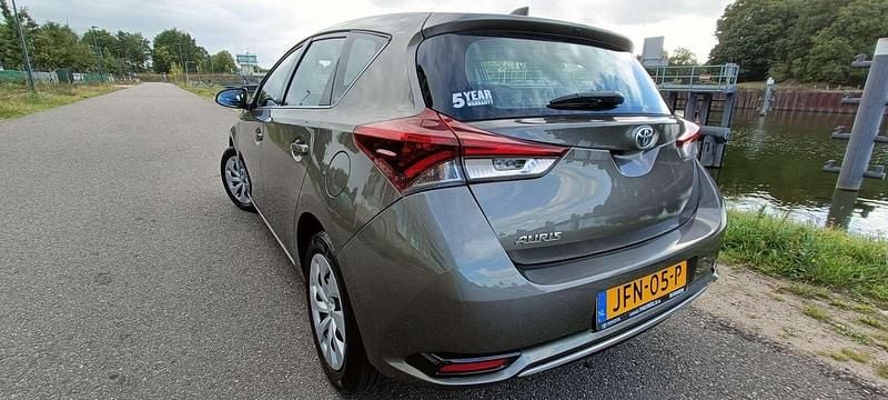 Brons Gebruikt 2017 Toyota Auris Active Hatchback | € 14.950 (Goede deal) - Afbeelding 1/4