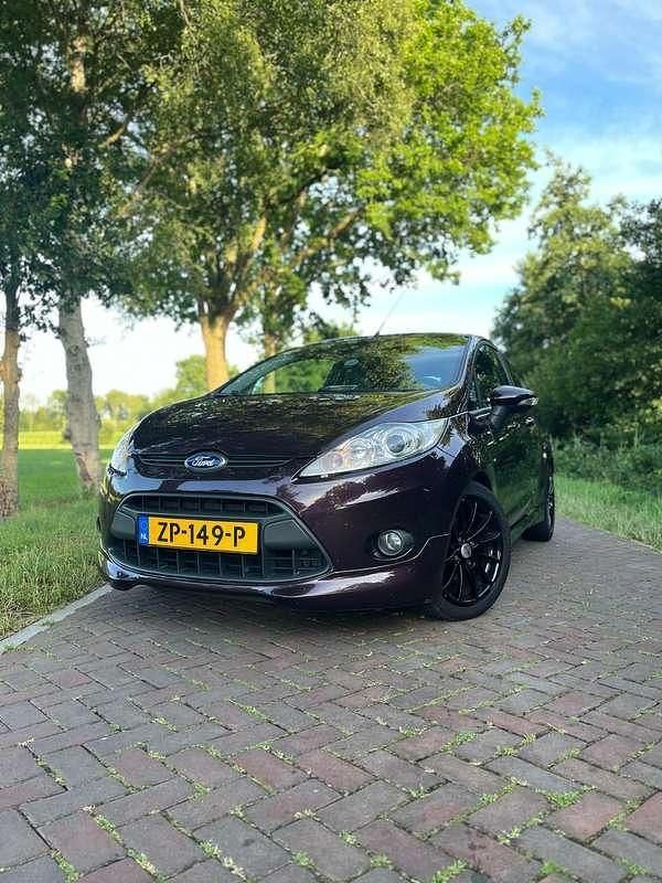 Paars Gebruikt 2010 Ford Fiesta Sport Hatchback | € 2.250 (Super prijs) - Afbeelding 1/4