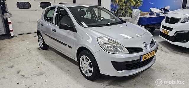 Grijs Gebruikt 2006 Renault Clio R.S. Authentique Hatchback | € 2.450 (Eerlijke prijs) - Afbeelding 1/4