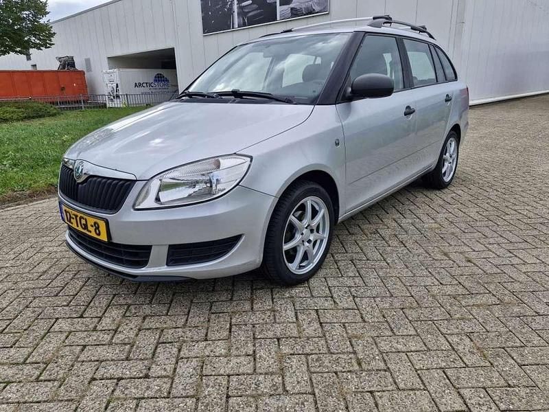 Grijs Gebruikt 2012 Skoda Fabia Fresh Hatchback | € 2.950 (Goede deal) - Afbeelding 1/4