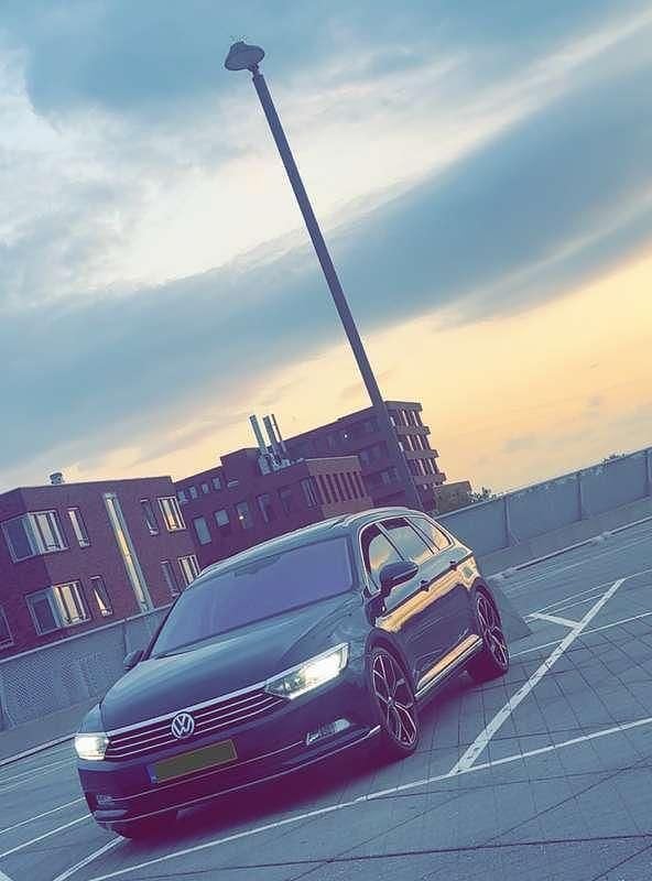 Blauw Gebruikt 2017 VW Passat Highline Stationwagen | € 14.750 - Afbeelding 1/4