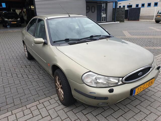 Groen Gebruikt 2000 Ford Mondeo Ghia Hatchback | € 599 - Afbeelding 1/4